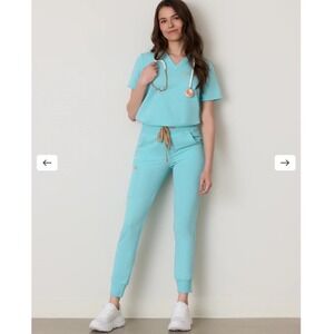 Garde Malade womens scrub set in ocean tide joggers and top Rosie re garde large